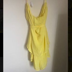 Size M Classy strapless yellow romper